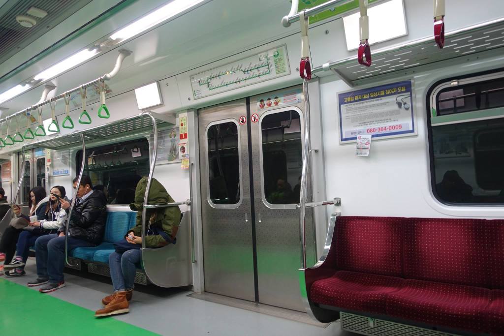 photo 0925 DSC04190 View of Seoul Metro Line 2 Train Cabins